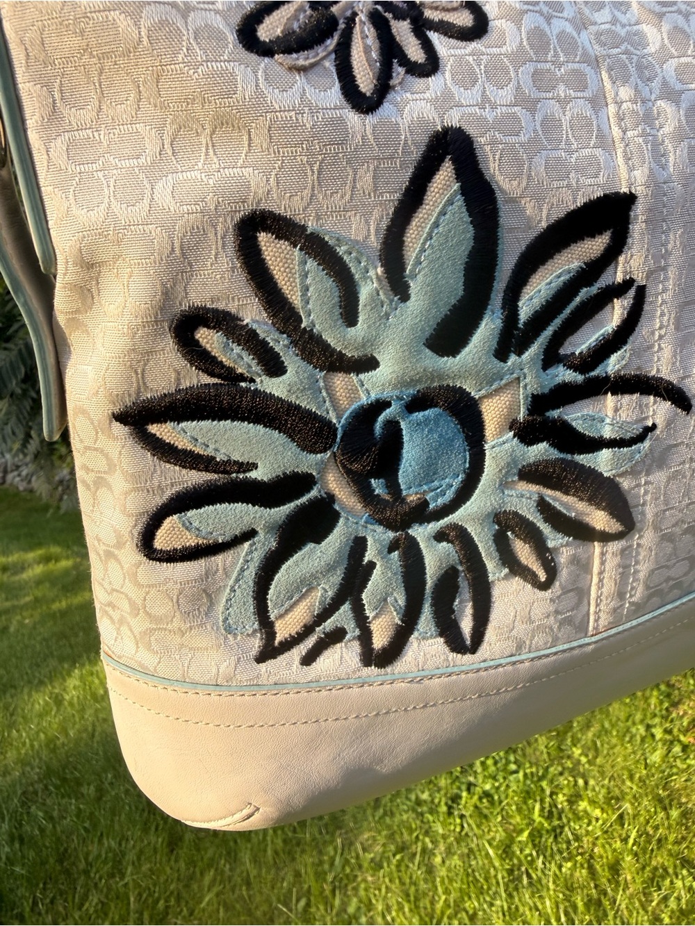 Coach White Floral Duffle Bag F10871 🐝 - Picture 5 of 16